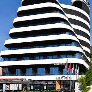 Yacht Vlorë